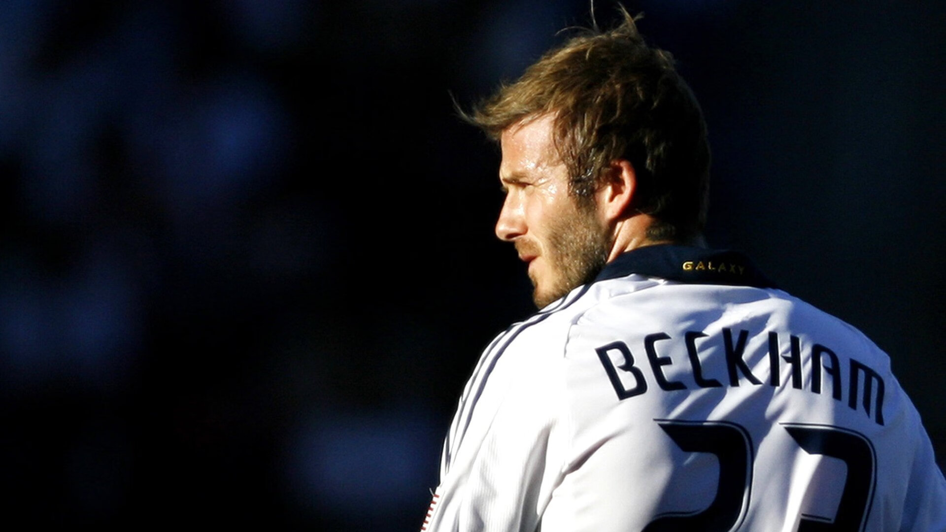 国足锋线球员体能训练效果突出，足球锋线球员