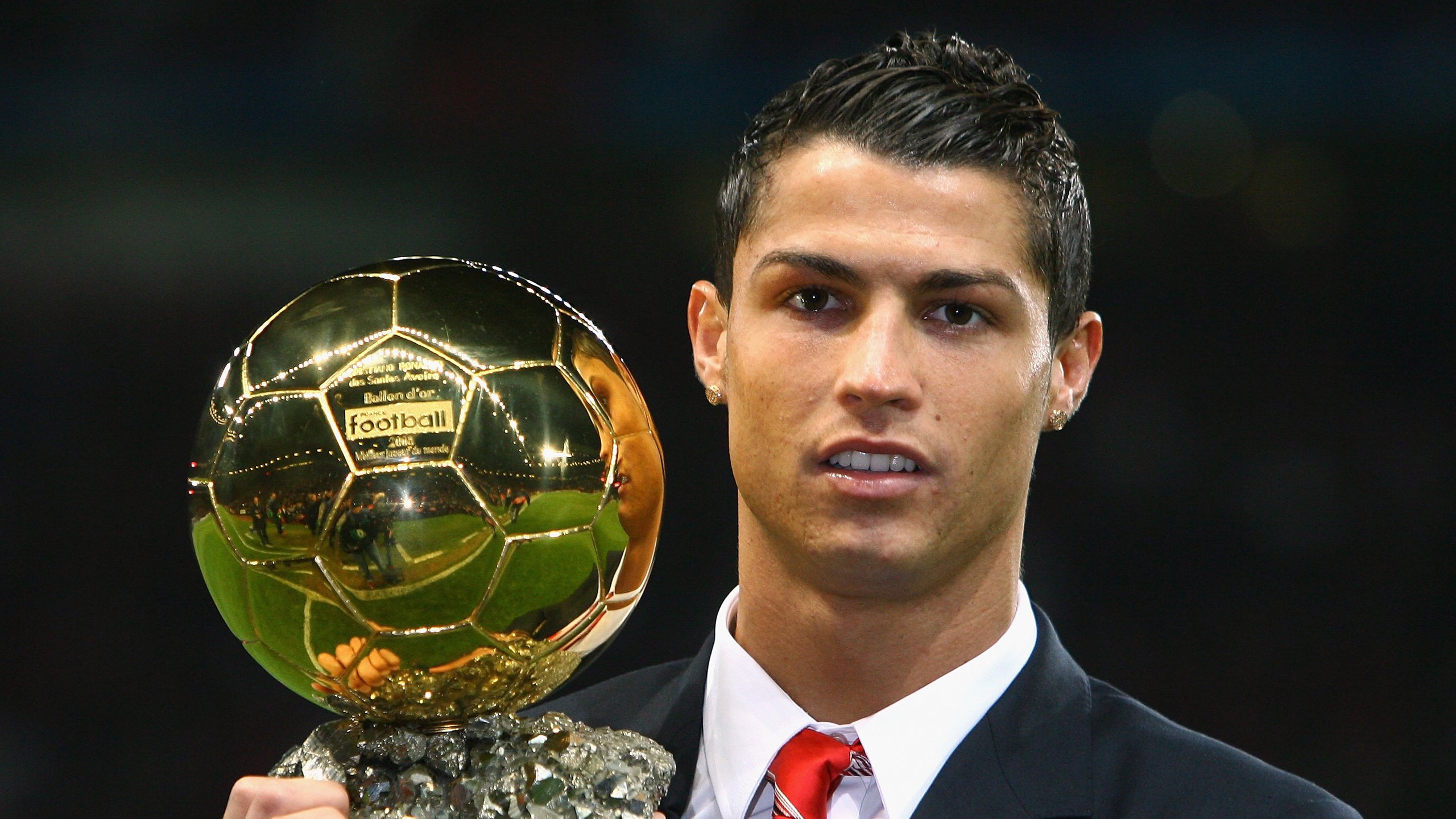 kering.com-哈兰德在欧冠赛场获得福登的全力支持，曼城力争英超胜利，哈兰德转会曼城